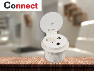 نور، یکی از مهمترین ابزارها برای القای حس وسعت است. سیستمهای نورپردازی هوشمند به شما اجازه میدهند شدت و رنگ نور را با توجه به ساعت روز یا حالت روحی خود تنظیم کنید. نورهای گرم و قابل کنترل، فضا را آرامتر و دلبازتر نشان میدهند.